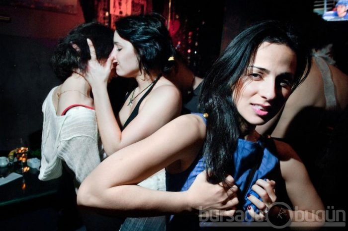 Yasak fotoğraflar internete düştü