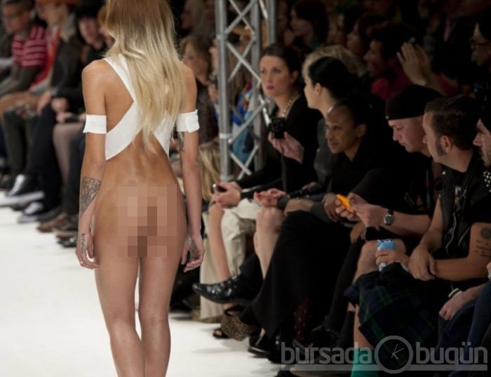 Elbisesiz defile