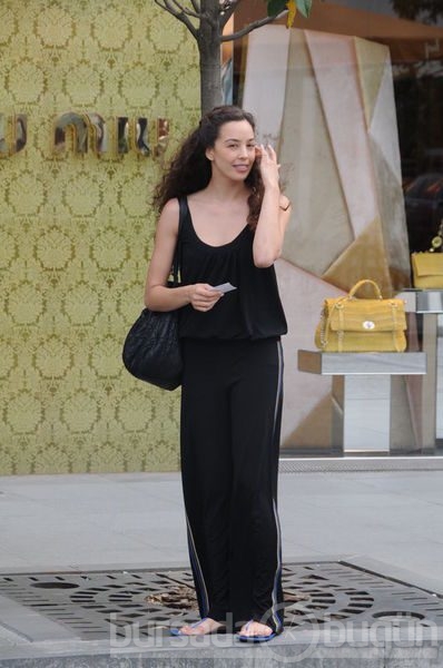 Azra Akın....