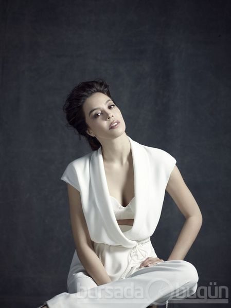 Azra Akın....