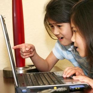 Gençler yataktan kalkmadan internete giriyor