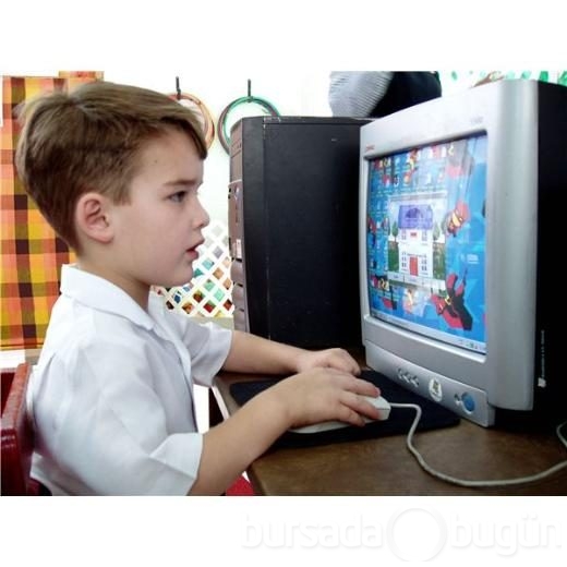 Gençler yataktan kalkmadan internete giriyor