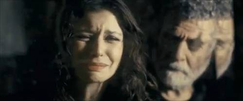Beren Saat'e sokak ortasında dayak!