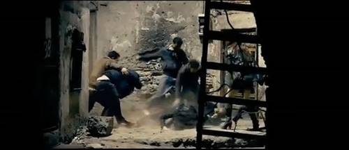 Beren Saat'e sokak ortasında dayak!