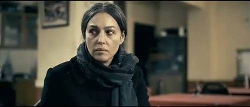 Beren Saat'e sokak ortasında dayak!