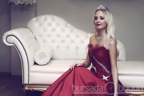 Bursalı güzellerden Cumhuriyet kostümü
