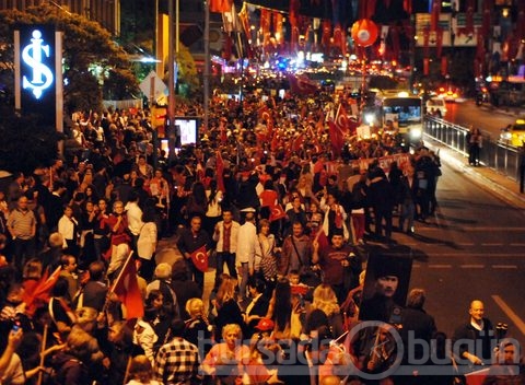 Ünlülerin bayram coşkusu
