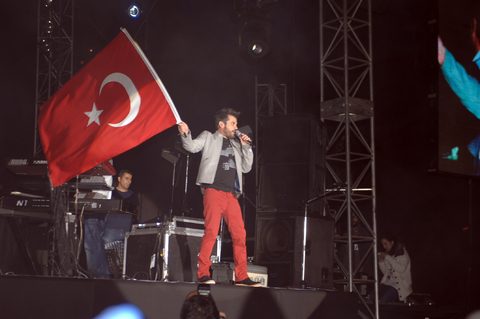 Ünlülerin bayram coşkusu