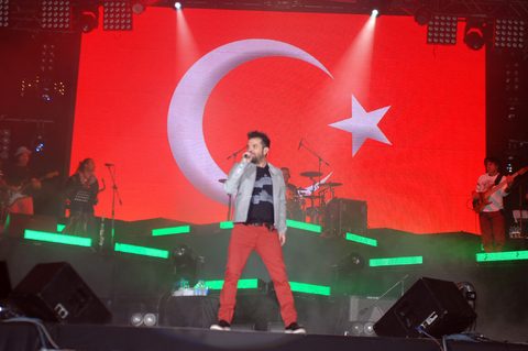 Ünlülerin bayram coşkusu