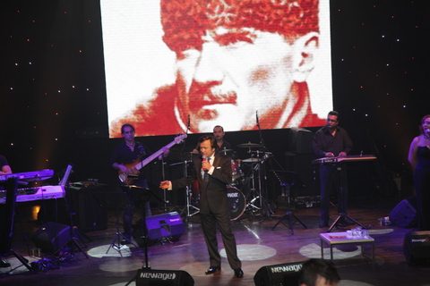 Ünlülerin bayram coşkusu