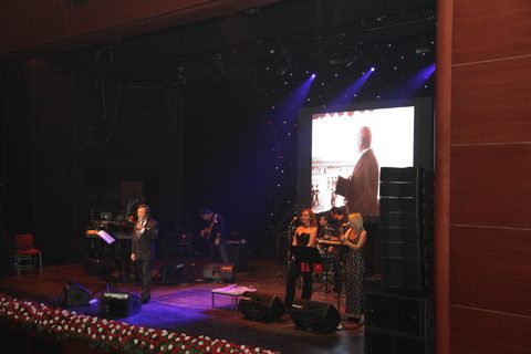 Ünlülerin bayram coşkusu