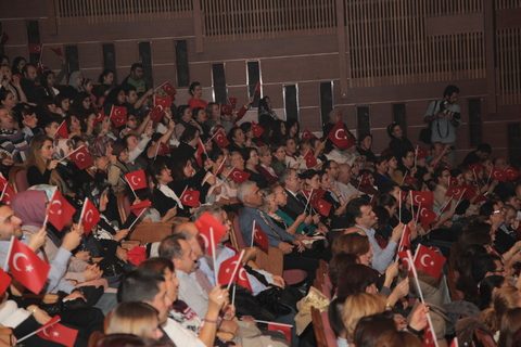 Ünlülerin bayram coşkusu