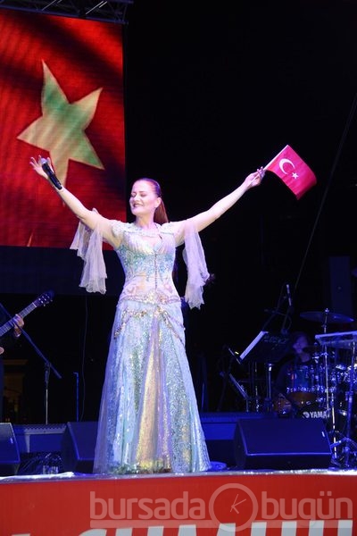 Ünlülerin bayram coşkusu