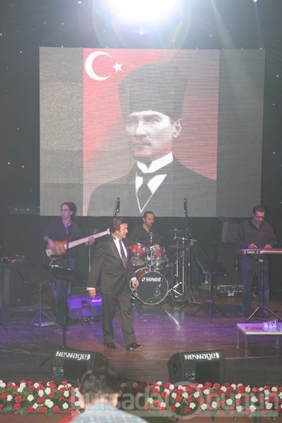 Ünlülerin bayram coşkusu