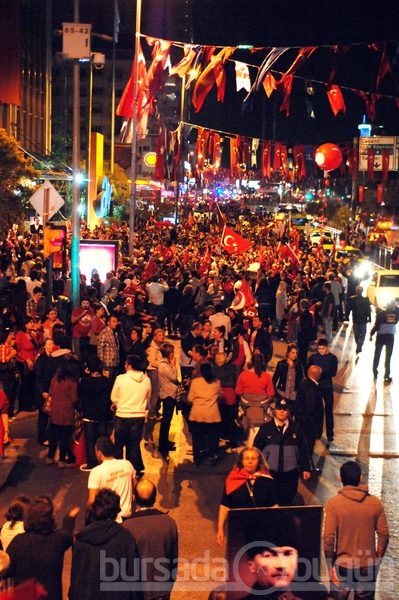 Ünlülerin bayram coşkusu