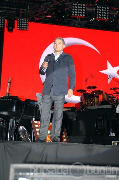Ünlülerin bayram coşkusu