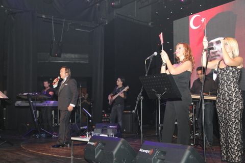Ünlülerin bayram coşkusu