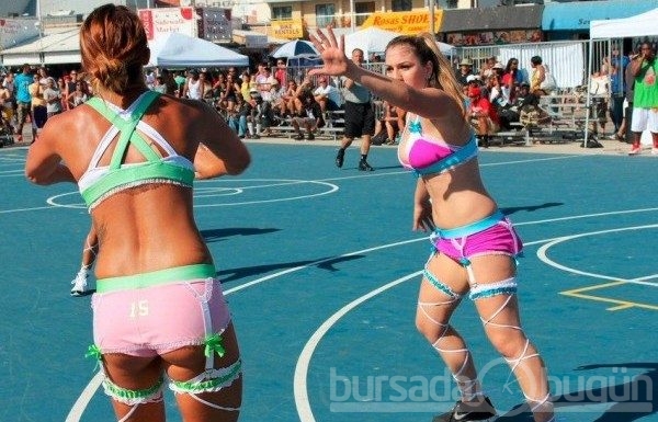 İç çamaşırı ligi basketbola sıçradı!