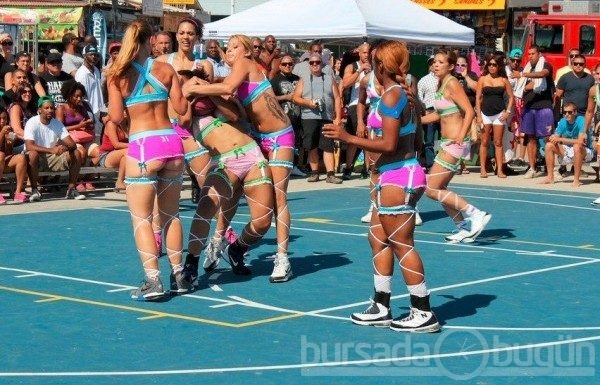 İç çamaşırı ligi basketbola sıçradı!