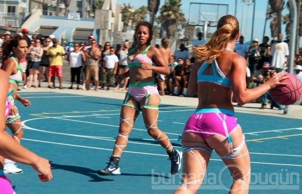İç çamaşırı ligi basketbola sıçradı!