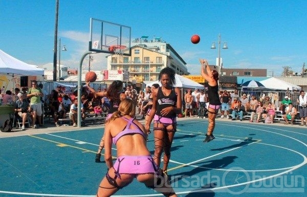 İç çamaşırı ligi basketbola sıçradı!