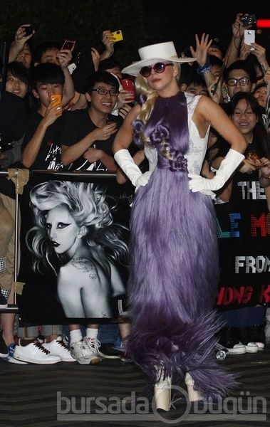 Lady Gaga'dan olay yaratacak pozlar