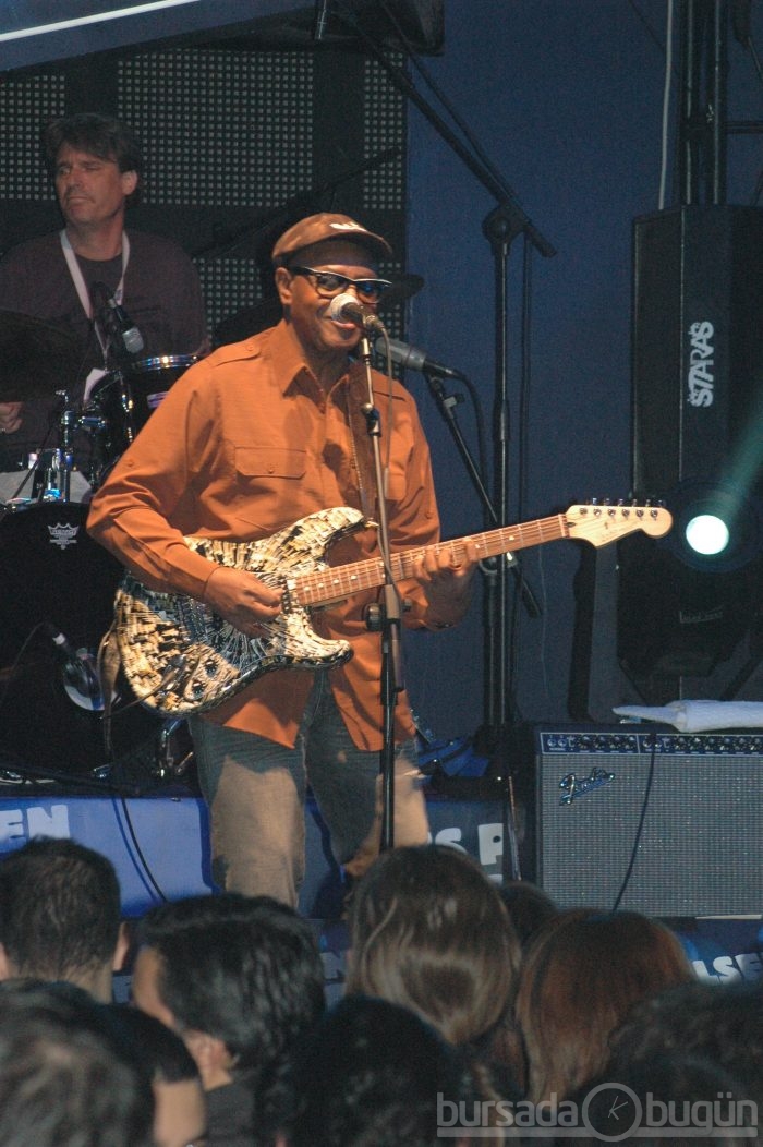 Blues severlere nefis ziyafet