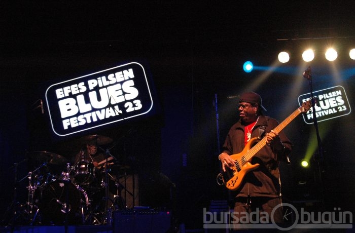 Blues severlere nefis ziyafet