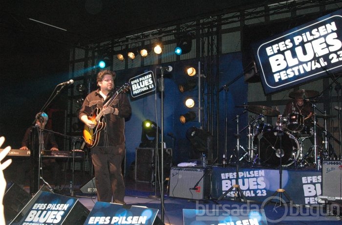 Blues severlere nefis ziyafet