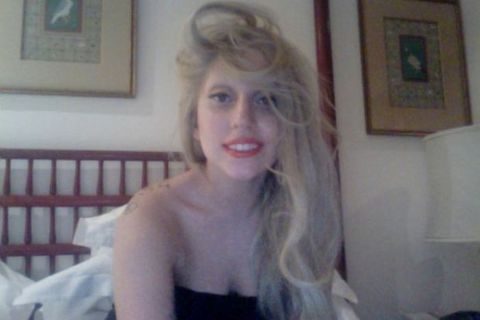 Lady Gaga'dan  18'lik pozlar!