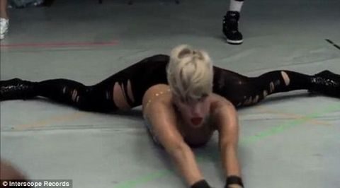 Lady Gaga'dan  18'lik pozlar!