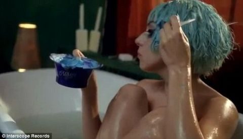 Lady Gaga'dan  18'lik pozlar!