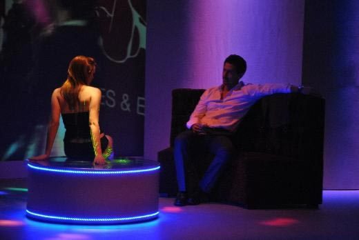 Striptiz sahneleri olay yaratıyor!