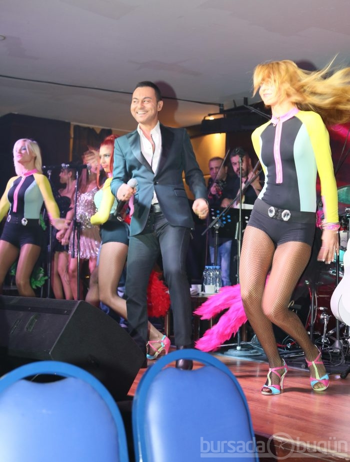 Hadise'den süper frikik
