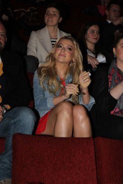 Hadise'den süper frikik