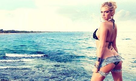 Kate Upton bir kez daha büyüledi