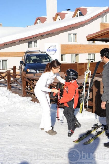 Uludağ'a ünlü yağdı...
