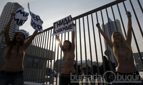 Üstsüz protestoya devam