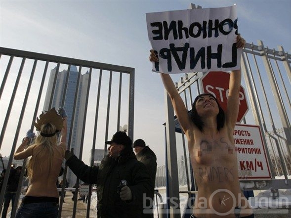 Üstsüz protestoya devam