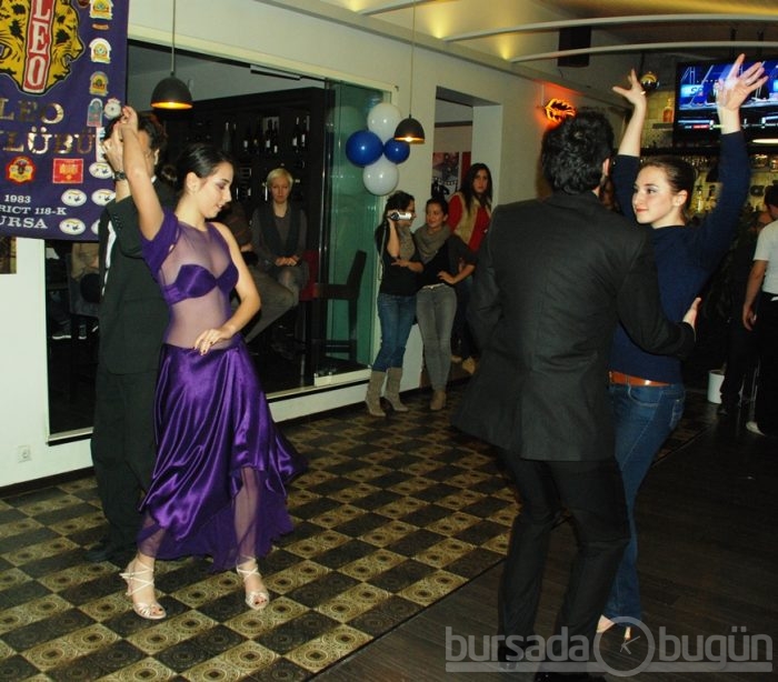 Leolar kadın hakları için dans etti