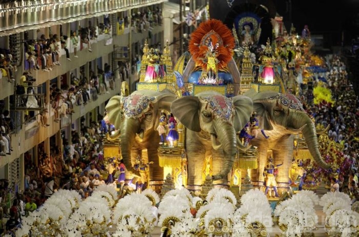 Rio karnavalının en renkli kareleri
