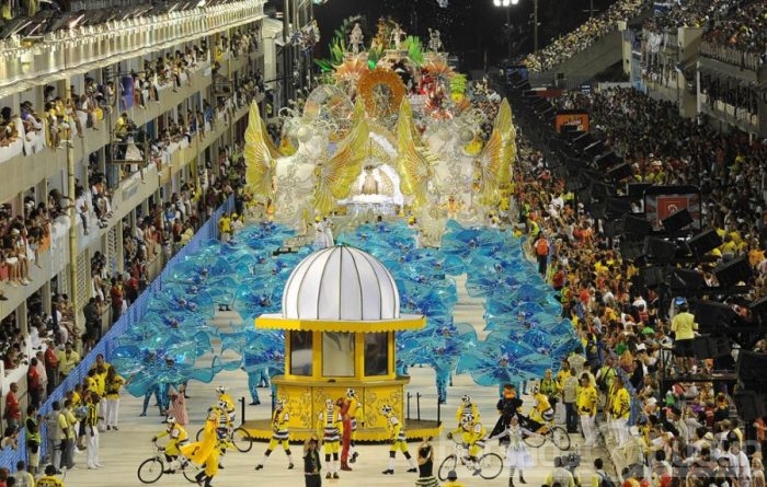 Rio karnavalının en renkli kareleri