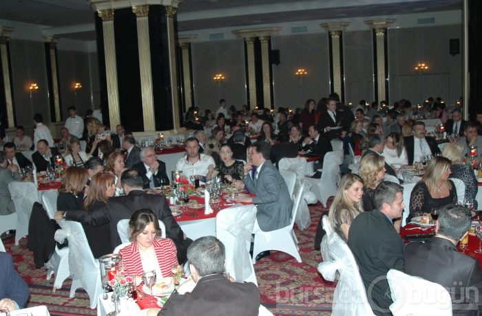 Bursa'da sevgililer sahnede coştu