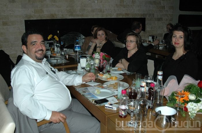 Bursa'da sevgililer sahnede coştu