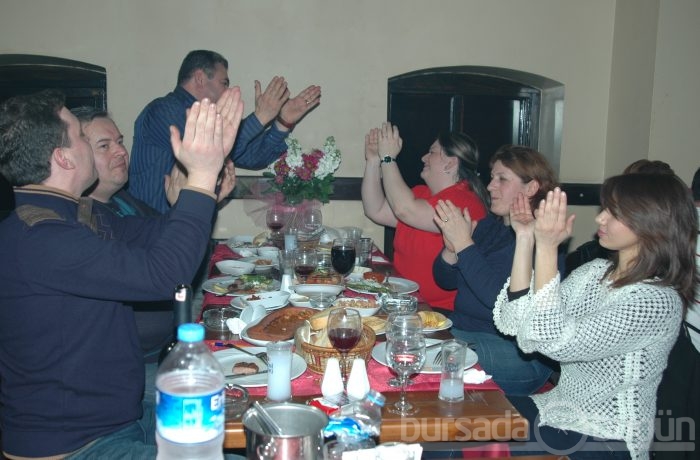 Bursa'da sevgililer sahnede coştu