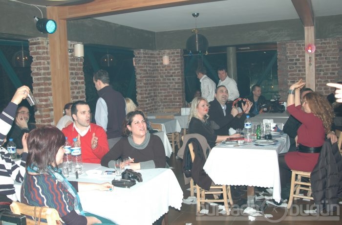 Bursa'da sevgililer sahnede coştu