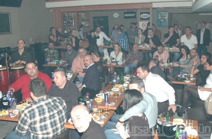 Bursa'da sevgililer sahnede coştu