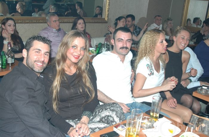 Bursa'da sevgililer sahnede coştu