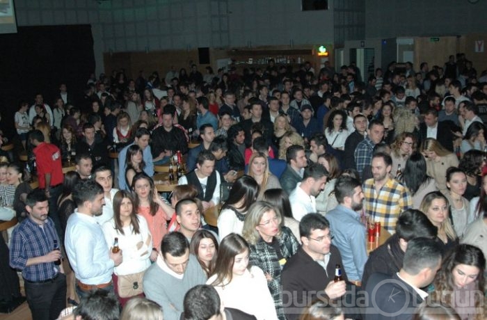 Demet Akalın Bursalıları coşturdu