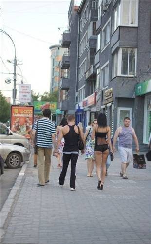Dünya'nın en garip sokak elbiseleri